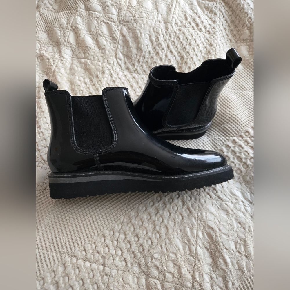 Cougar Black Patent Leather Chelsea Ankle Boots y2k Minimalist | Size 10